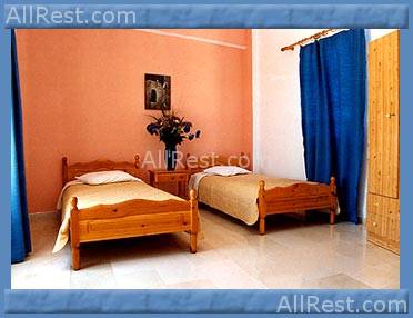 Manos Villa 4